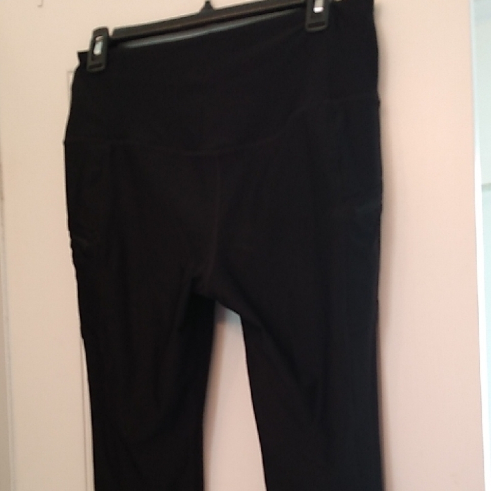 Eddie Bauer Leggings Zip Pockets and an inner Slip Pocket - Picture 9 of 15